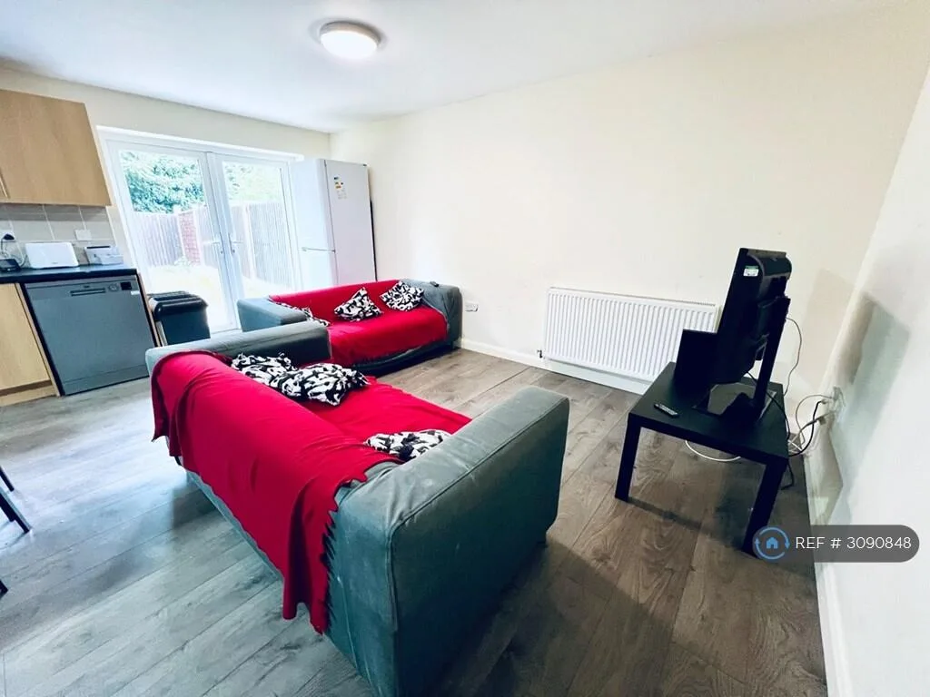 7 bedroom semi-detached house for rent