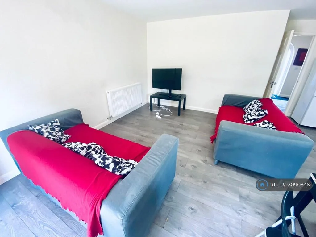 7 bedroom semi-detached house for rent