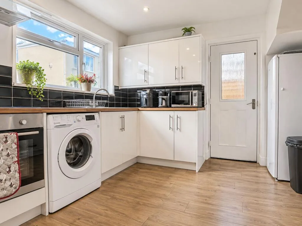 4 bedroom semi-detached house for rent