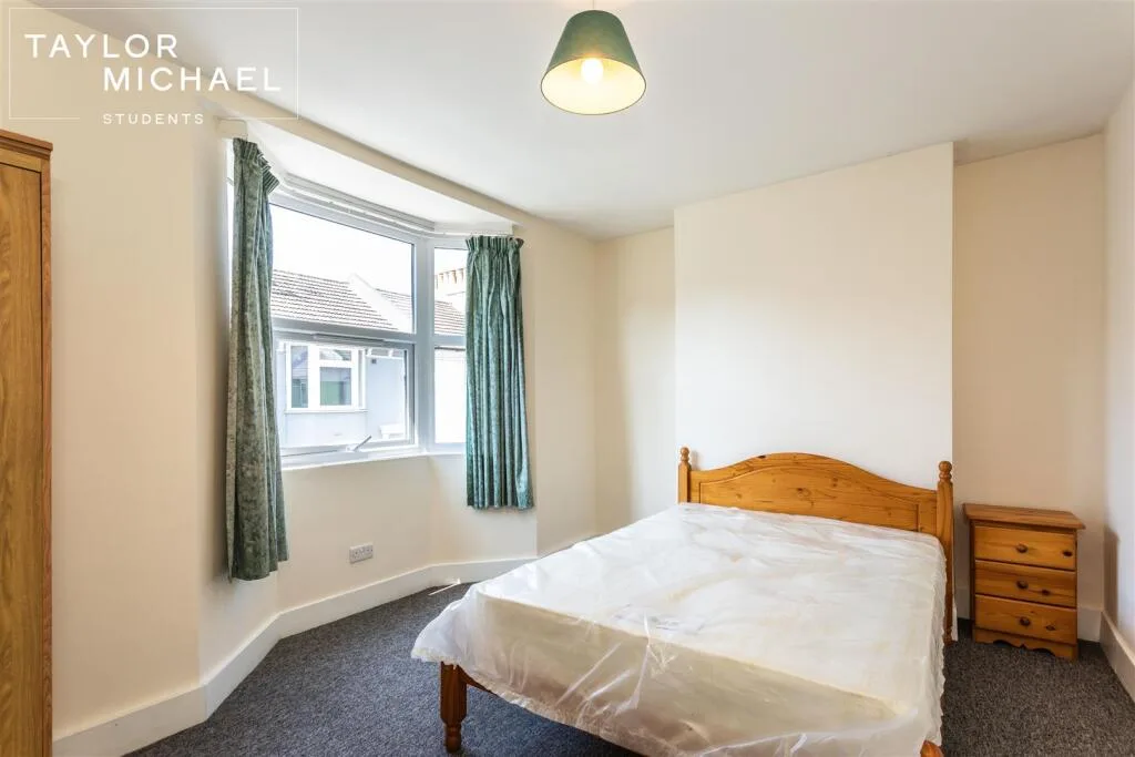 5 bedroom terraced house for rent