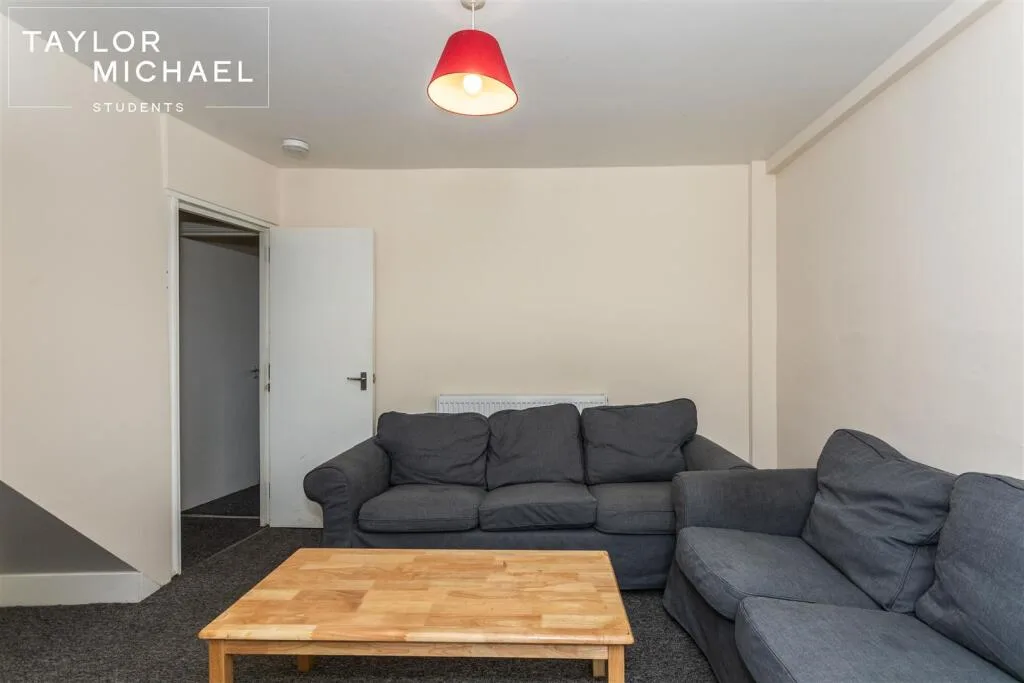 5 bedroom terraced house for rent