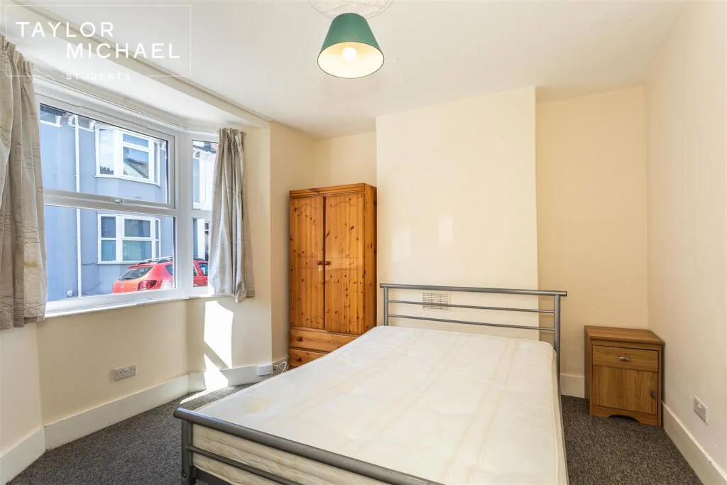 5 bedroom terraced house for rent