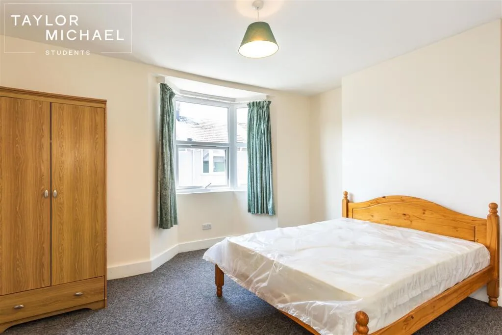 5 bedroom terraced house for rent