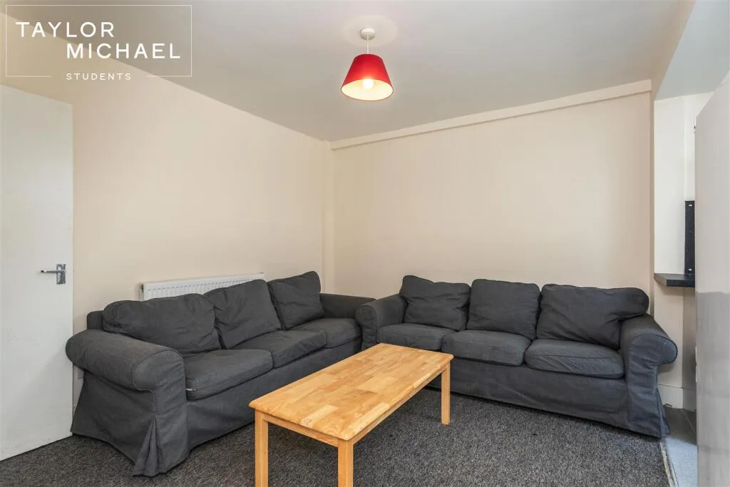 5 bedroom terraced house for rent