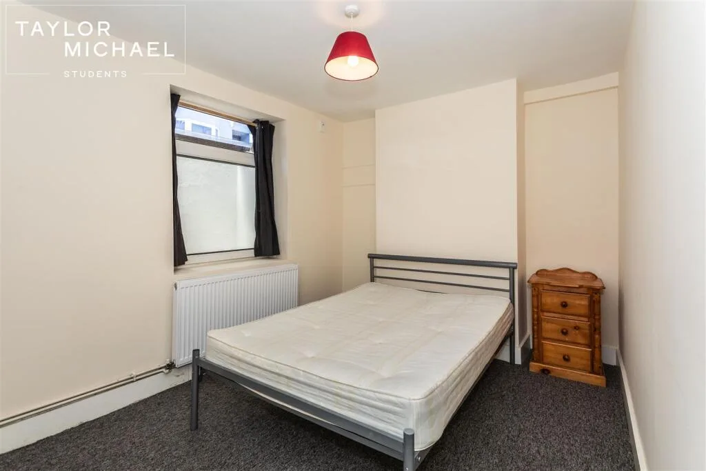 5 bedroom terraced house for rent