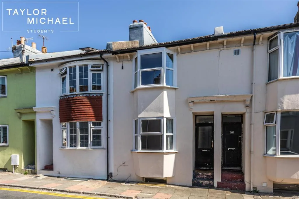 5 bedroom terraced house for rent