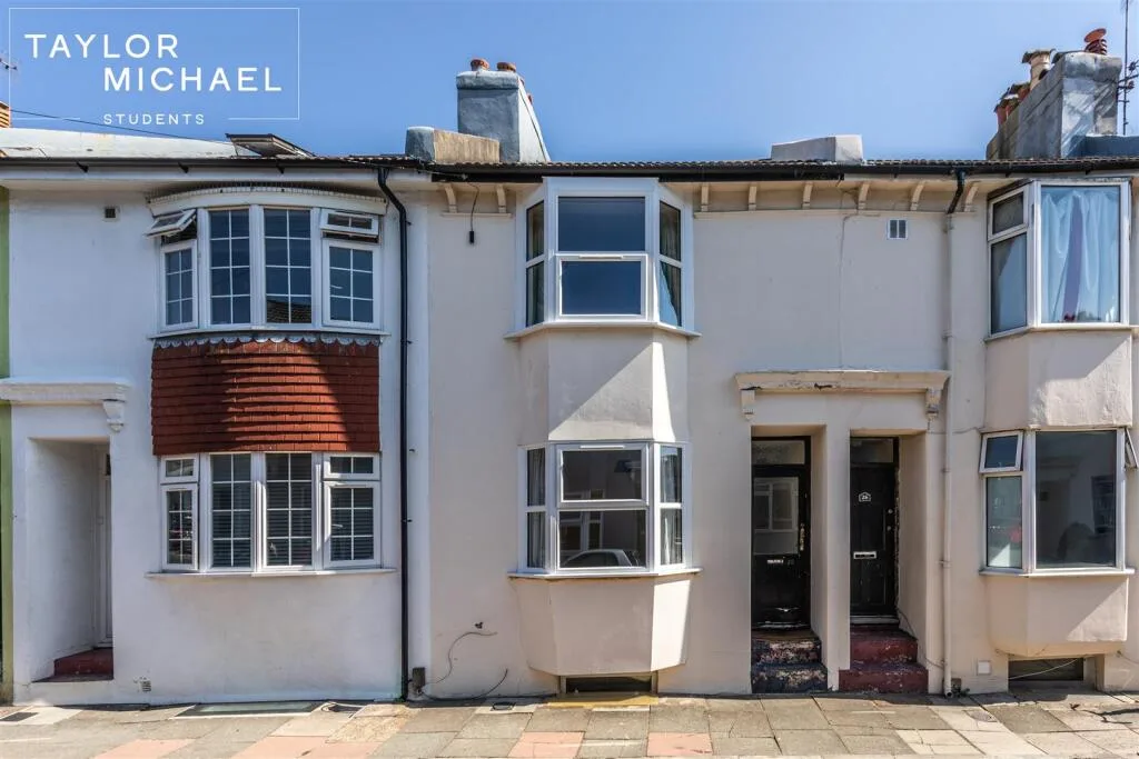 5 bedroom terraced house for rent