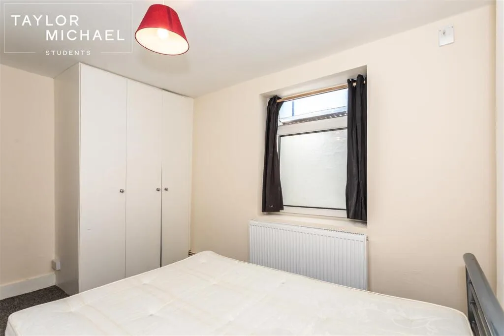 5 bedroom terraced house for rent