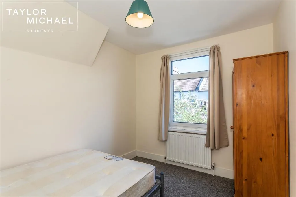 5 bedroom terraced house for rent