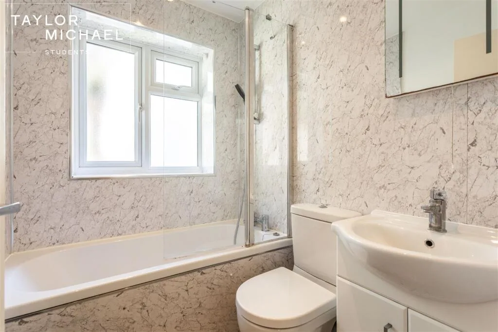 5 bedroom terraced house for rent