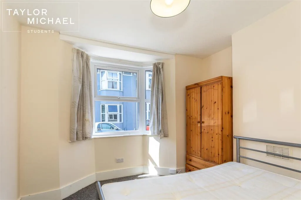 5 bedroom terraced house for rent