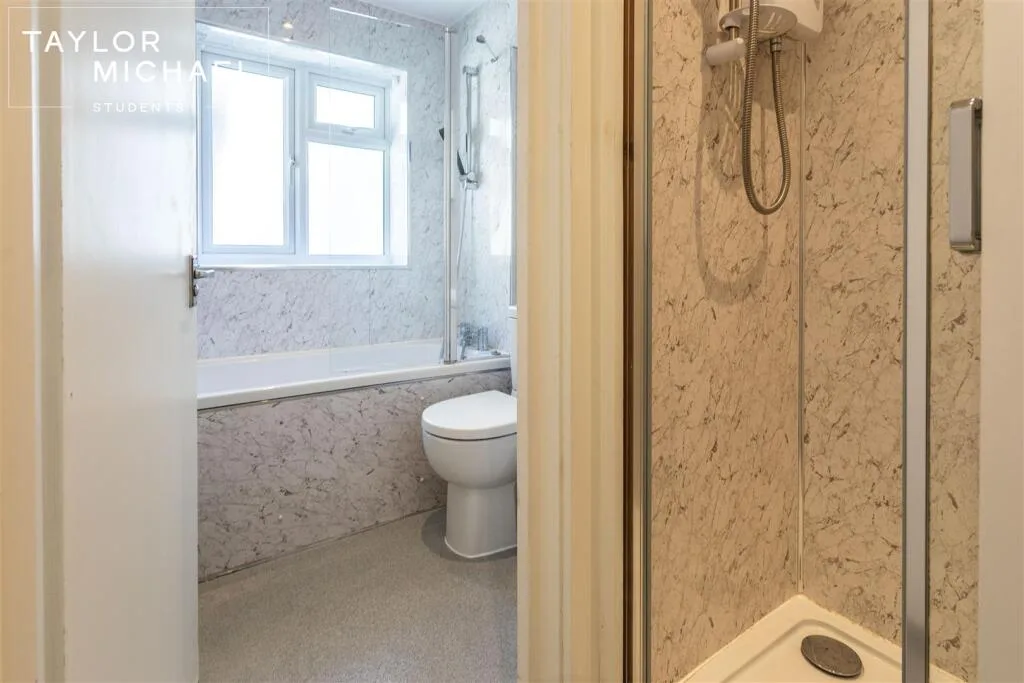 5 bedroom terraced house for rent