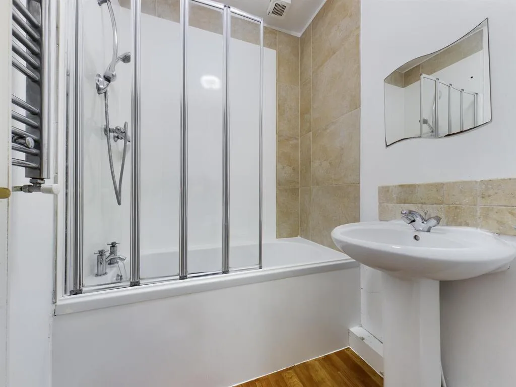 6 bedroom terraced house for rent