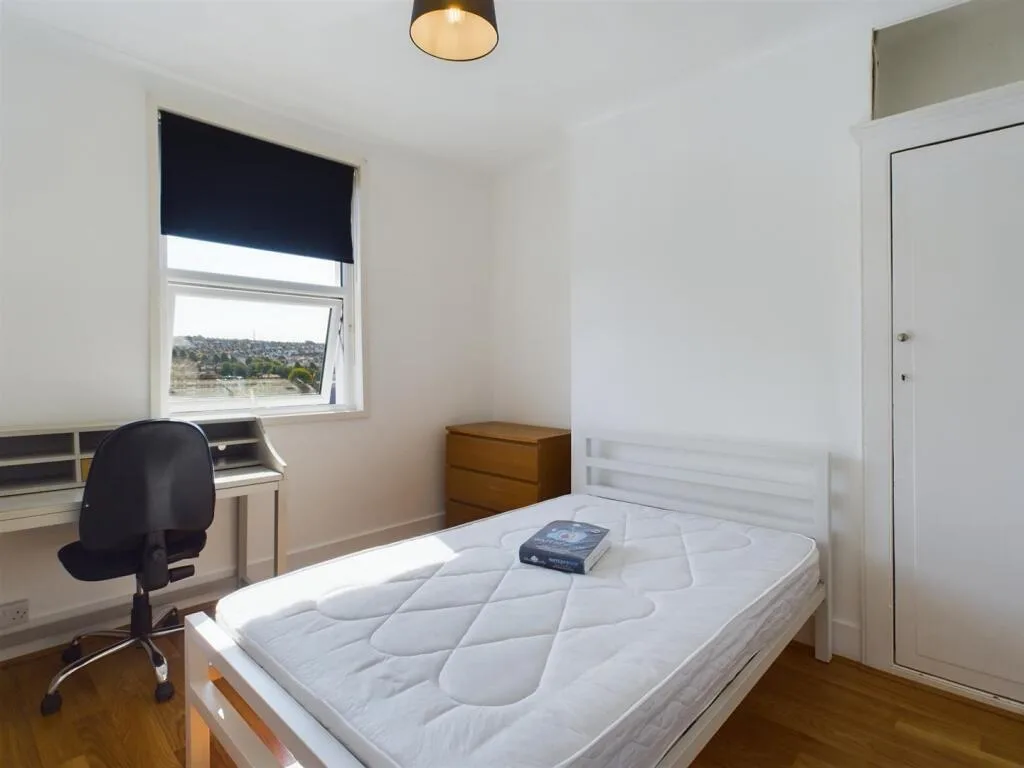 6 bedroom terraced house for rent
