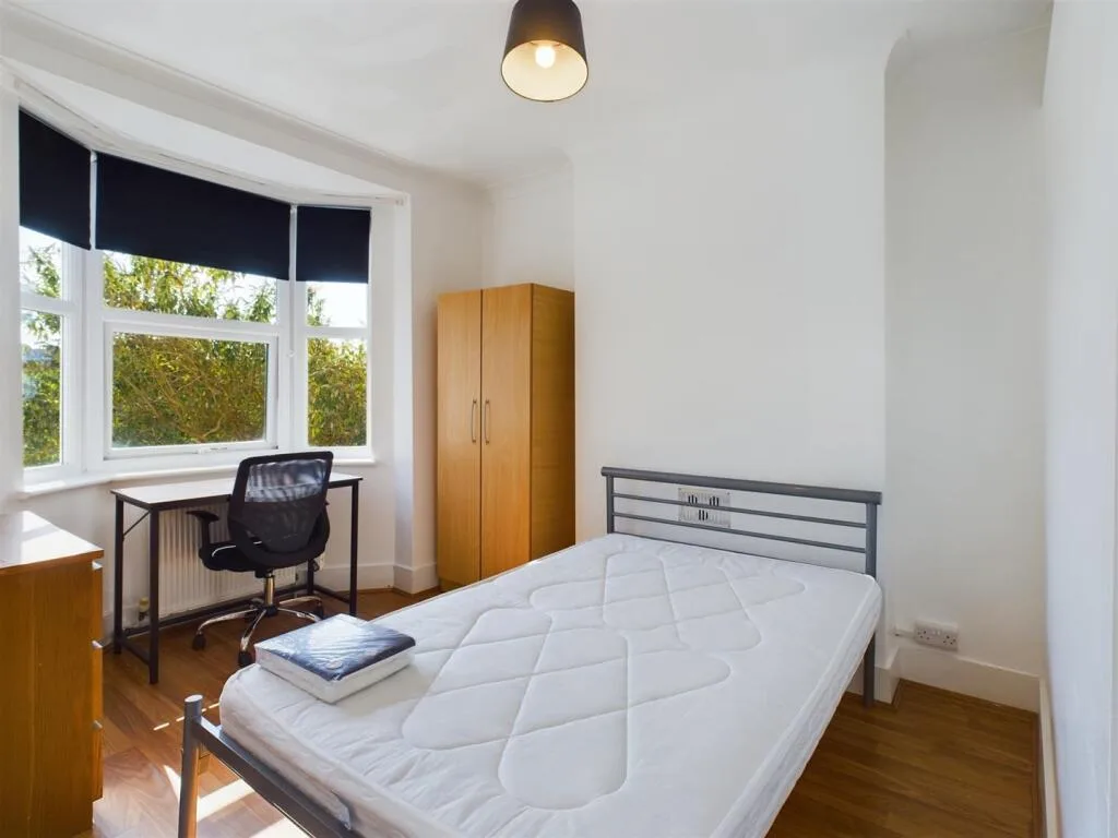6 bedroom terraced house for rent