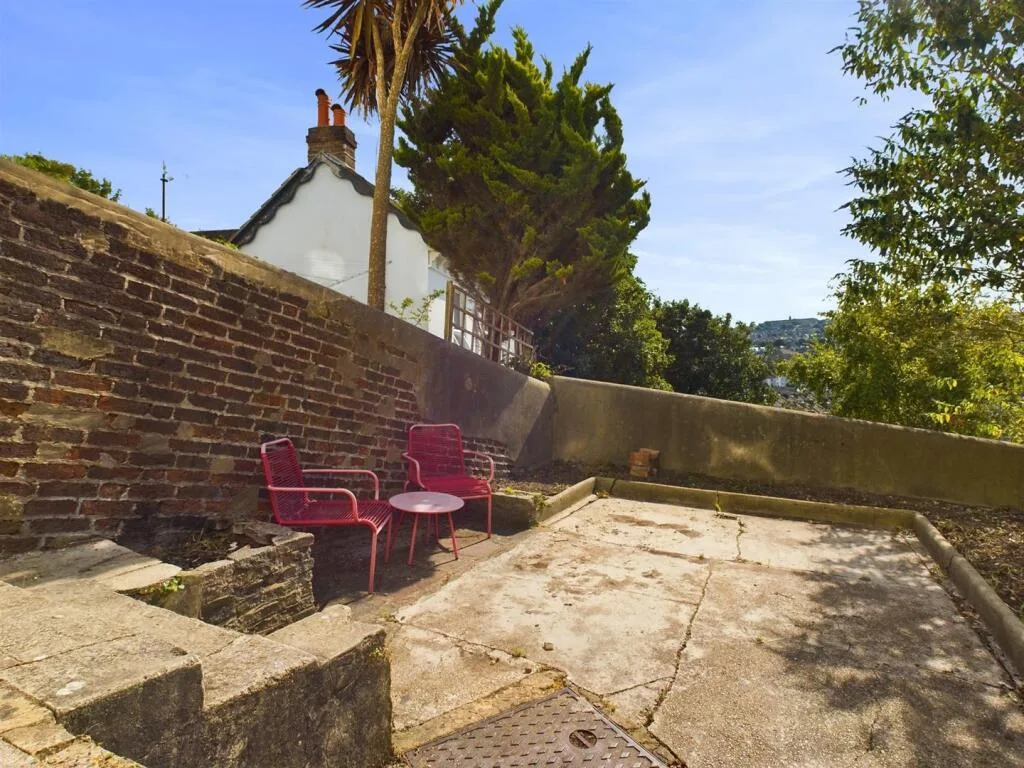 6 bedroom terraced house for rent