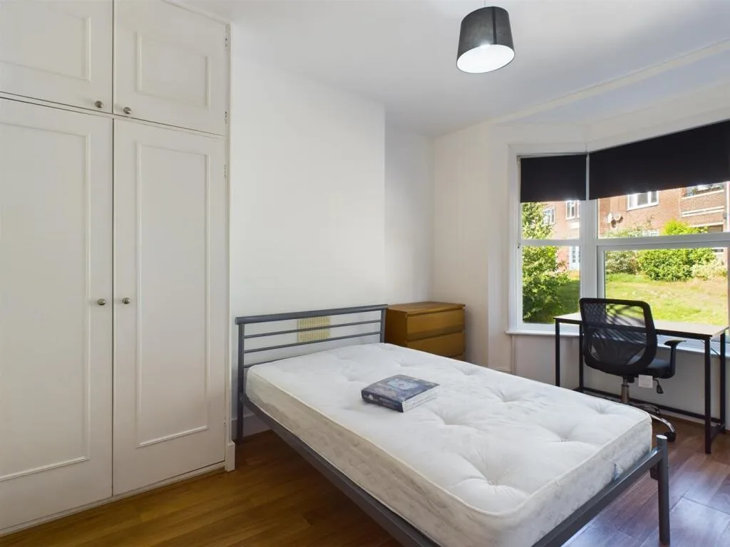 6 bedroom terraced house for rent