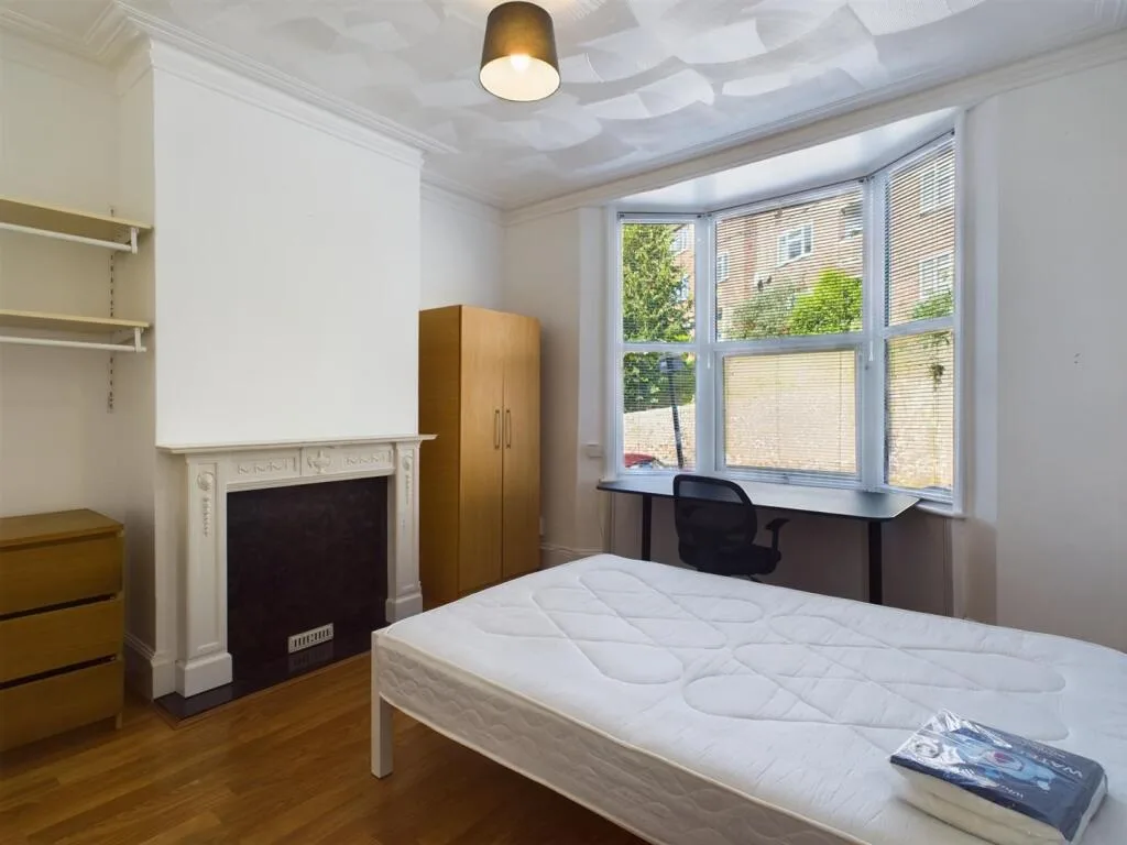 6 bedroom terraced house for rent