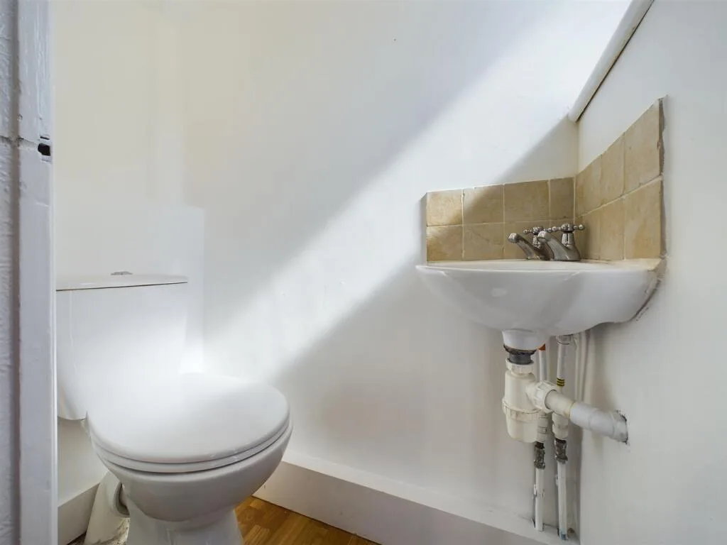 6 bedroom terraced house for rent