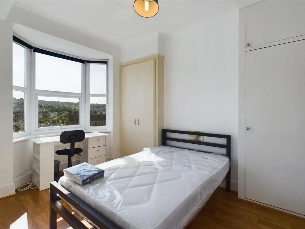 6 bedroom terraced house for rent