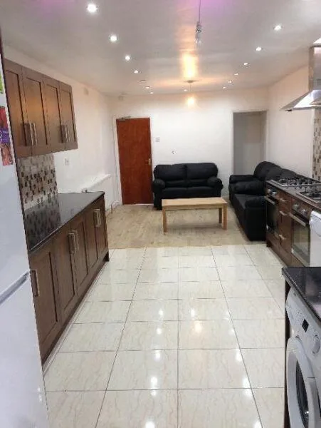 7 bedroom terraced house for rent