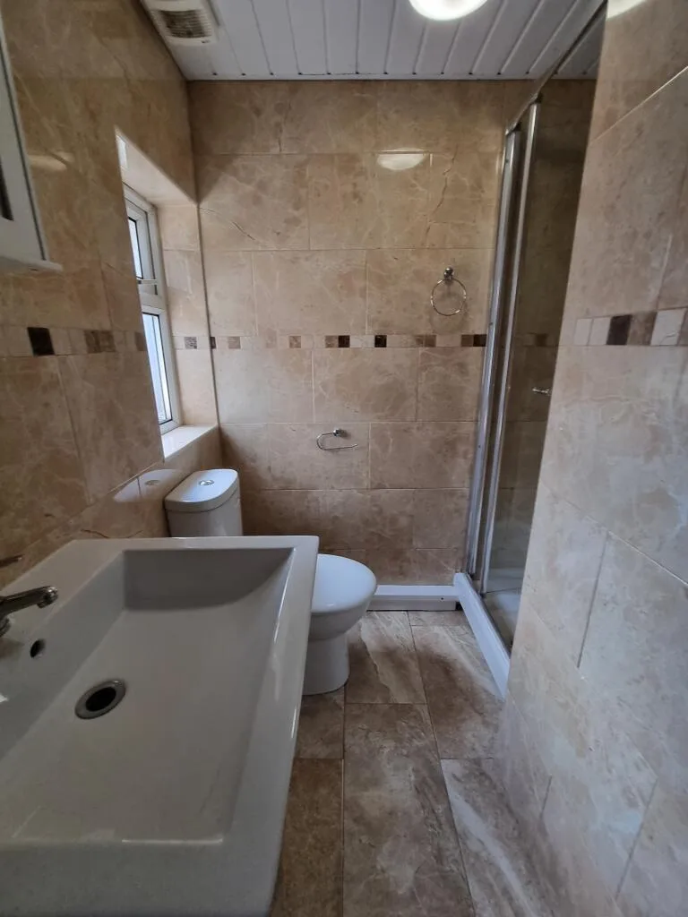 8 bedroom semi-detached house for rent