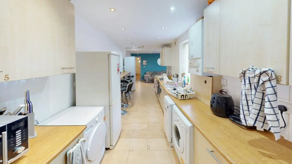 6 bedroom terraced house for rent