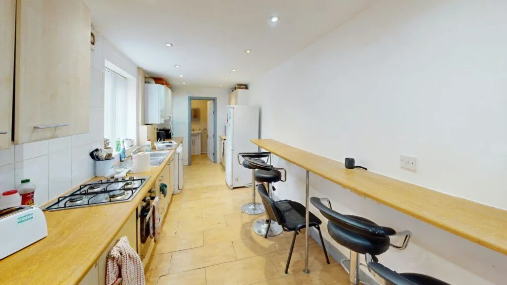 6 bedroom terraced house for rent