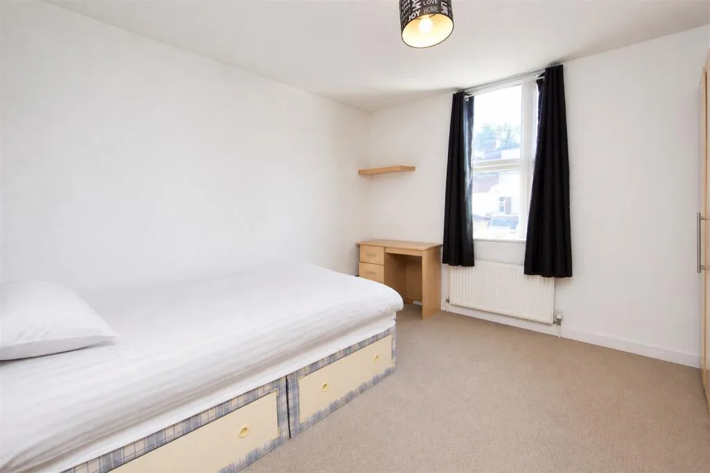 6 bedroom house for rent