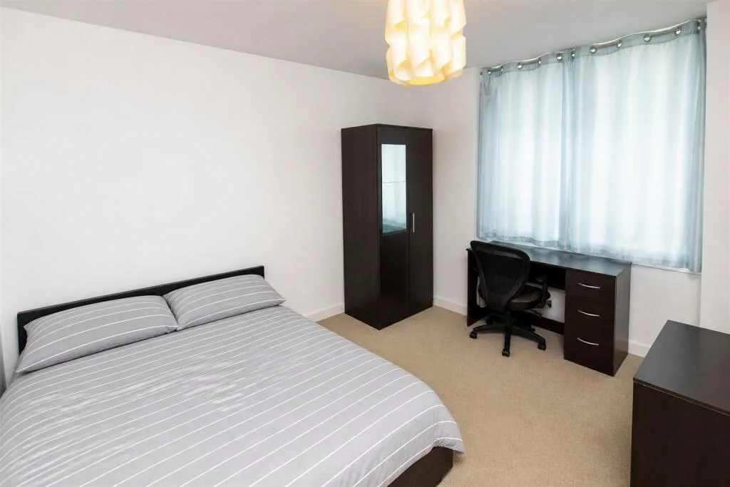 6 bedroom house for rent