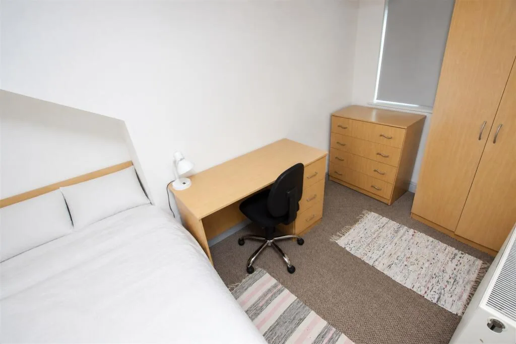 6 bedroom house for rent