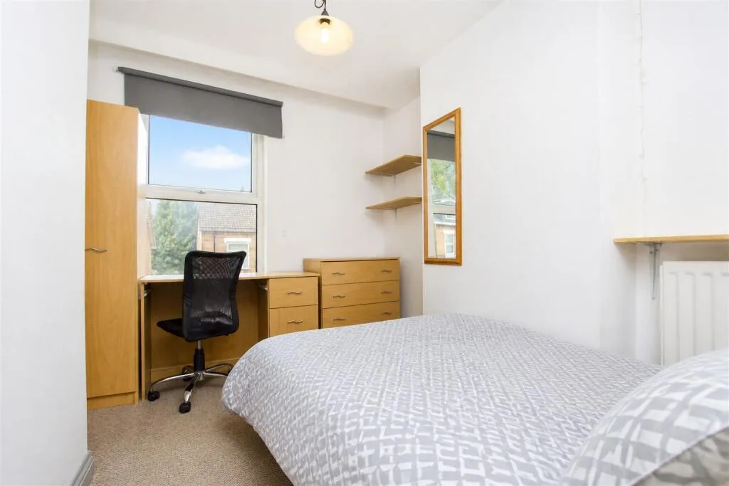 6 bedroom house for rent