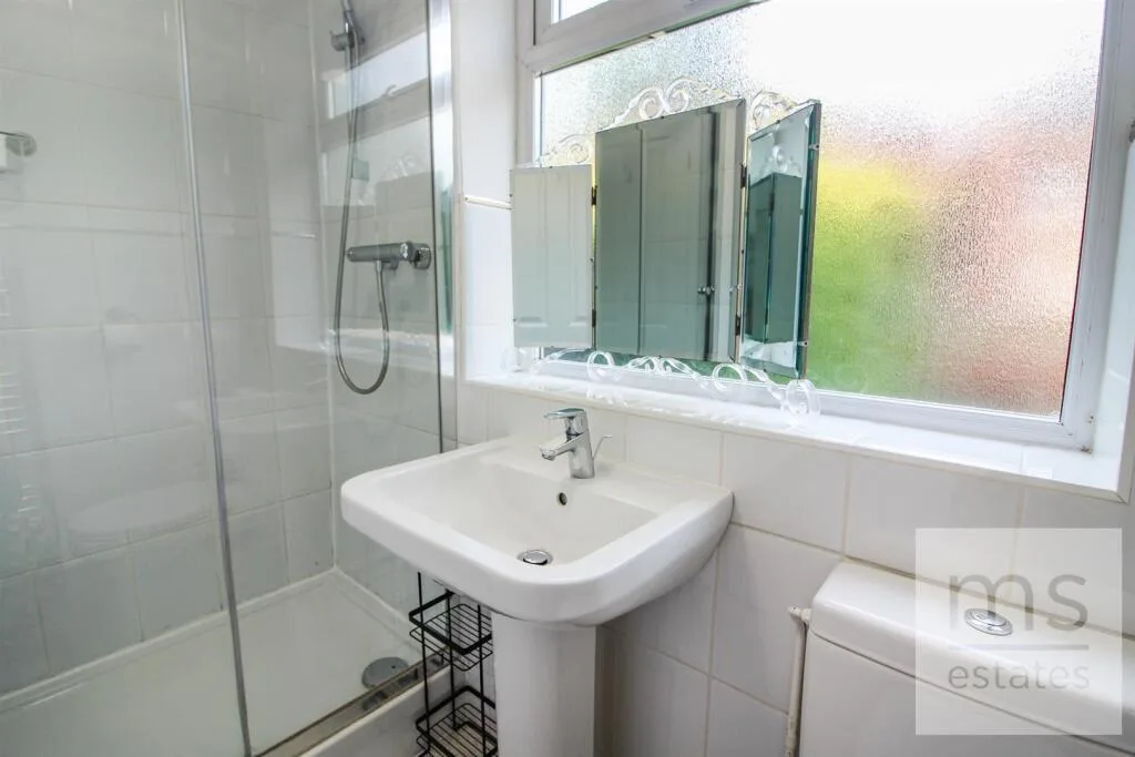 5 bedroom semi-detached house for rent