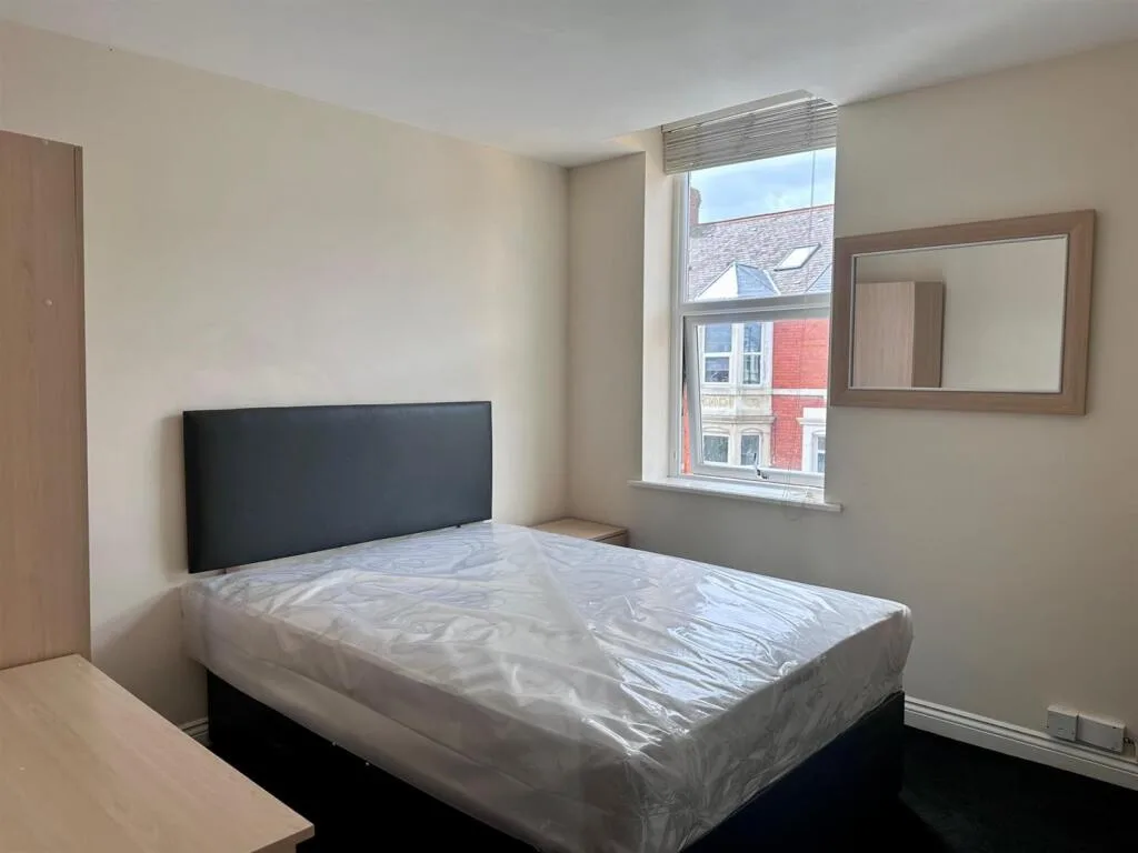 6 bedroom flat for rent