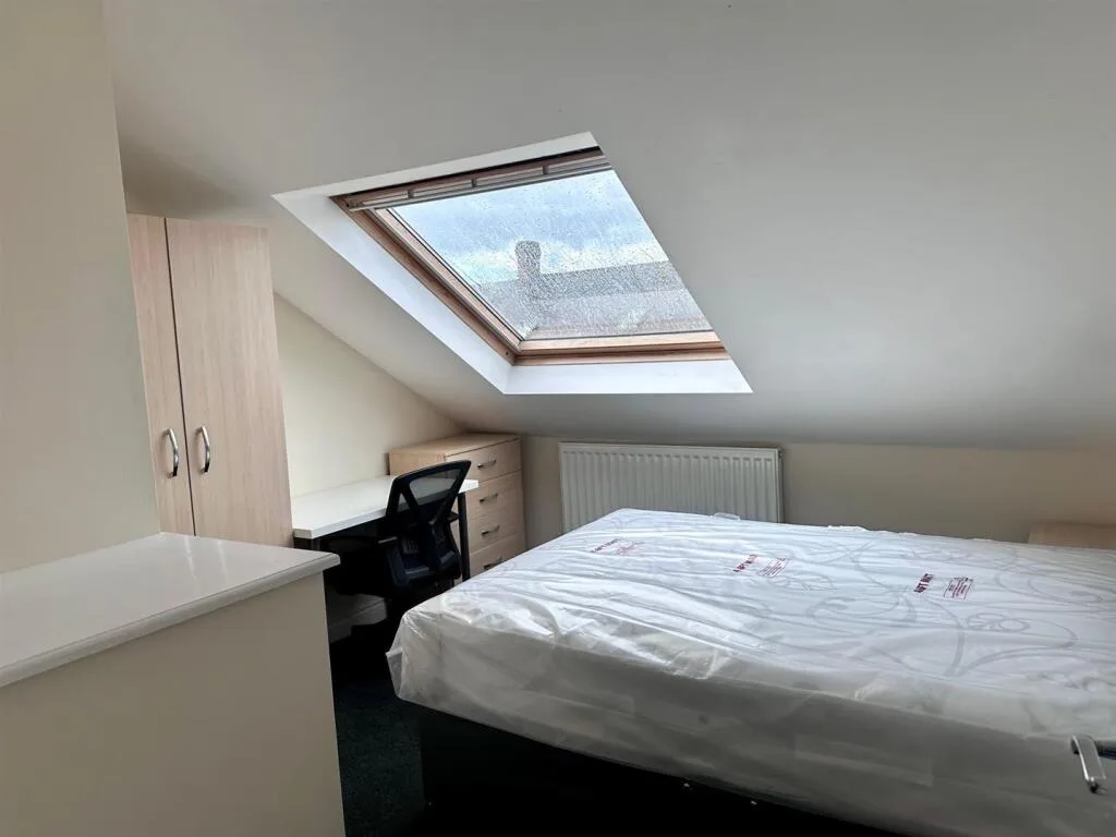 6 bedroom flat for rent