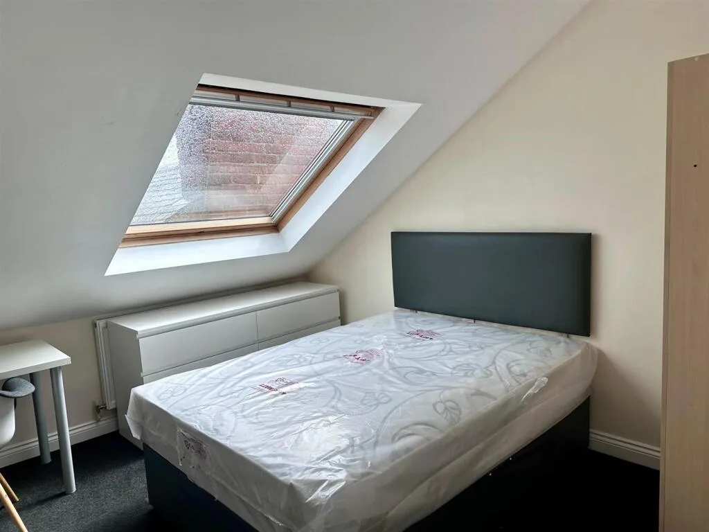 6 bedroom flat for rent