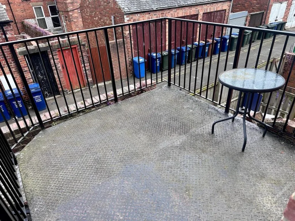 6 bedroom flat for rent
