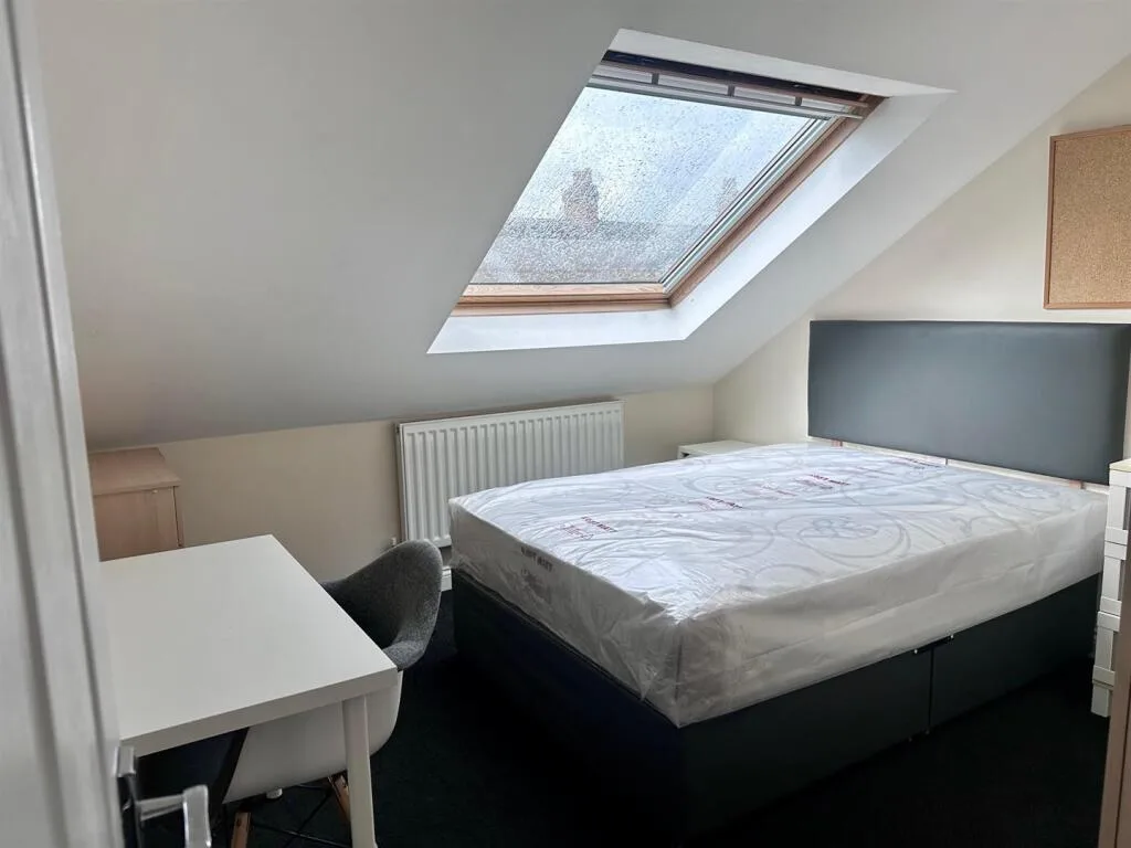 6 bedroom flat for rent