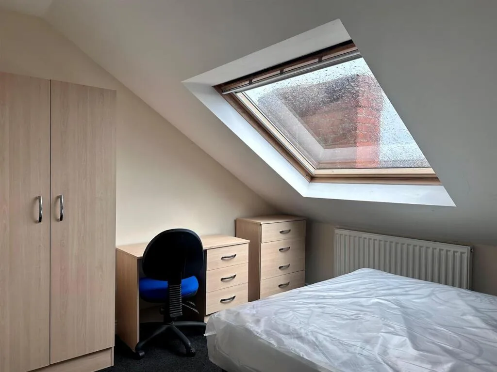 6 bedroom flat for rent