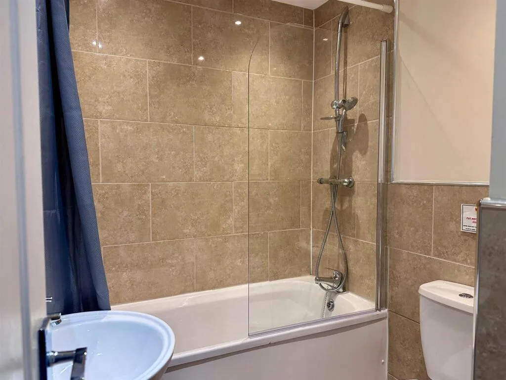 6 bedroom flat for rent