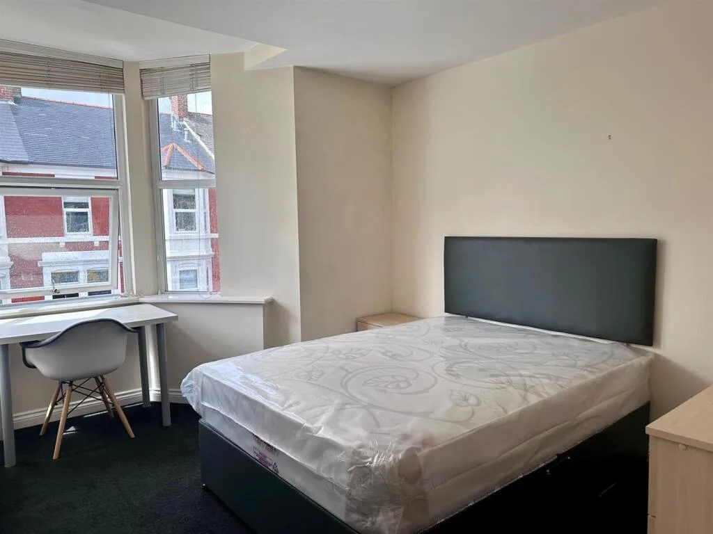 6 bedroom flat for rent