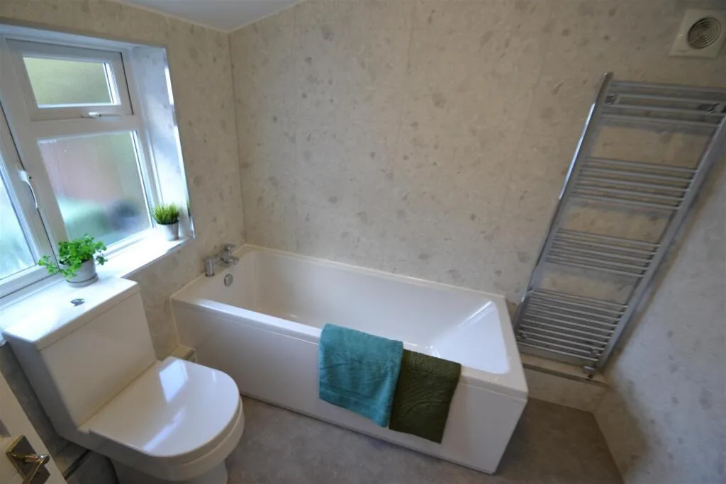 5 bedroom semi-detached house for rent