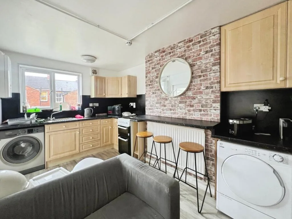 5 bedroom house for rent