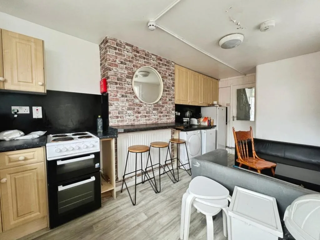 5 bedroom house for rent