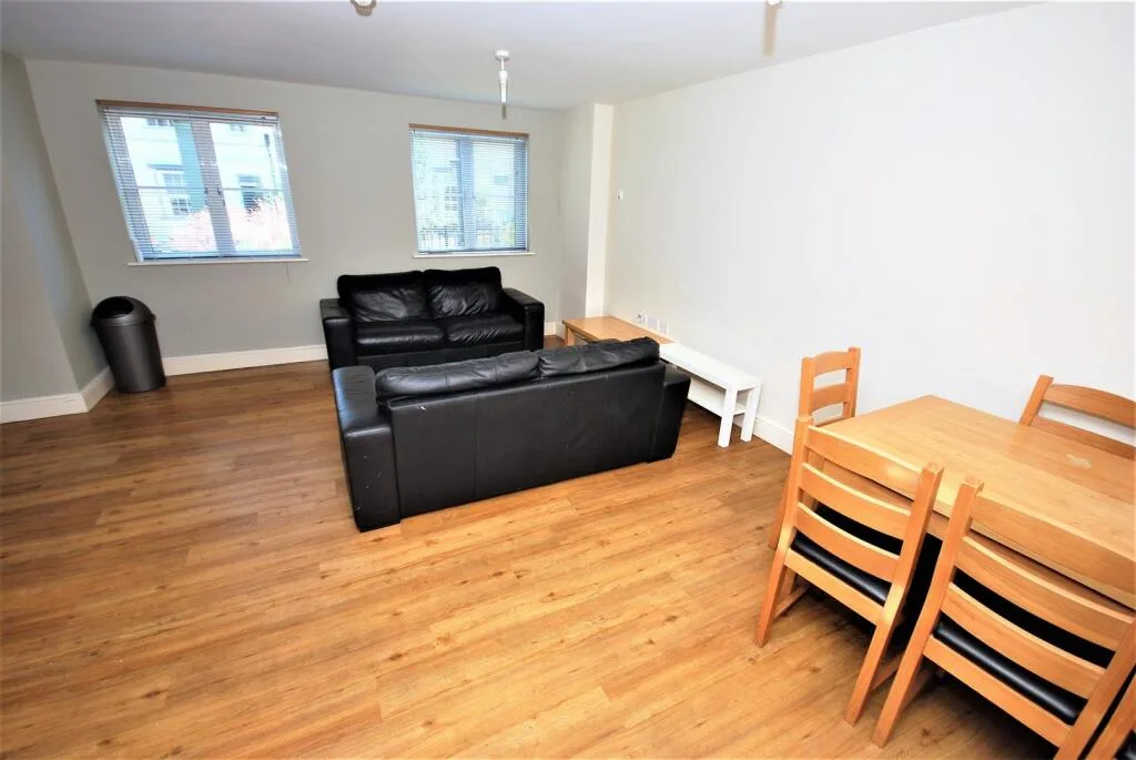 5 bedroom apartment for rent