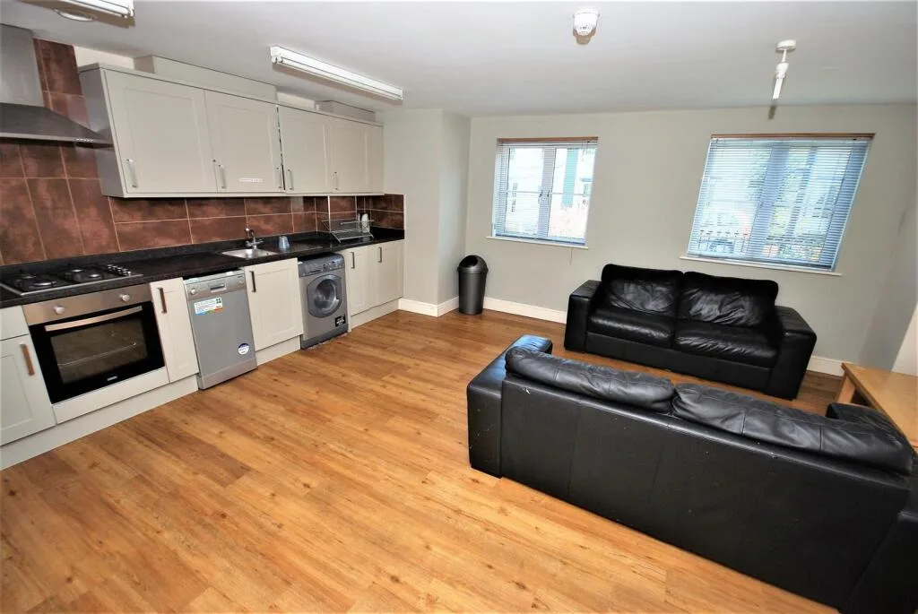 5 bedroom apartment for rent