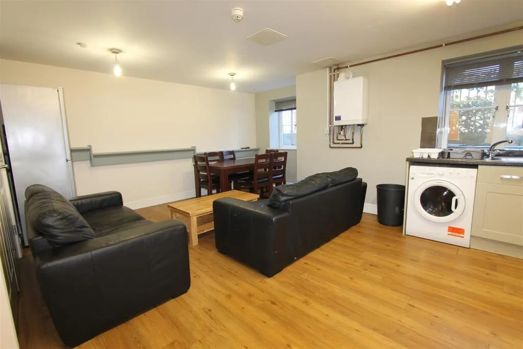 5 bedroom apartment for rent