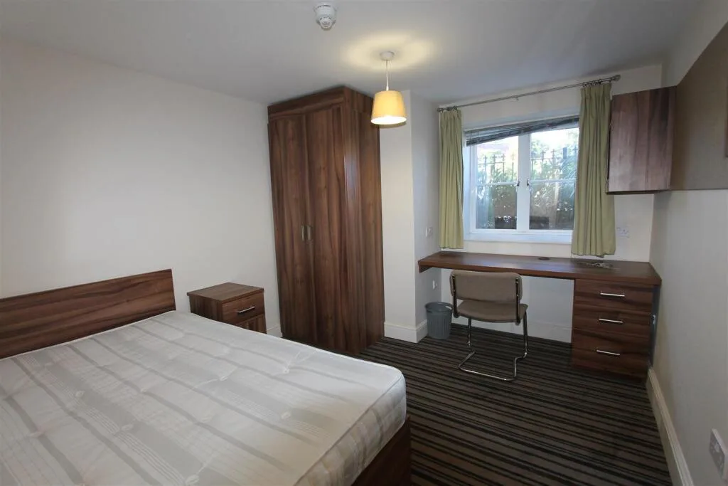 5 bedroom apartment for rent