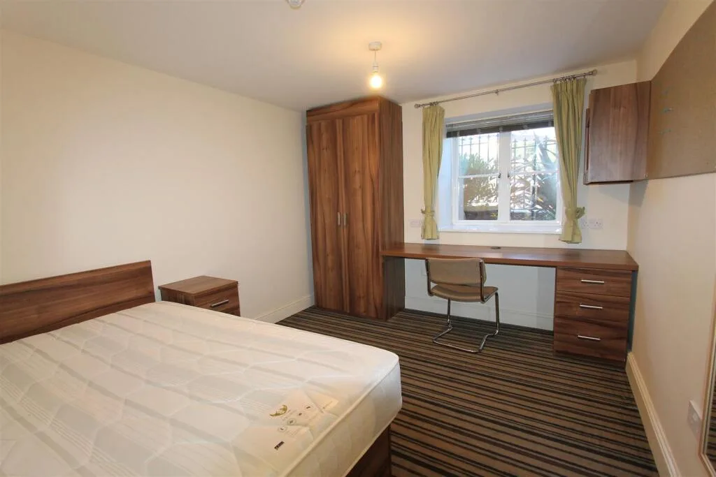 5 bedroom apartment for rent