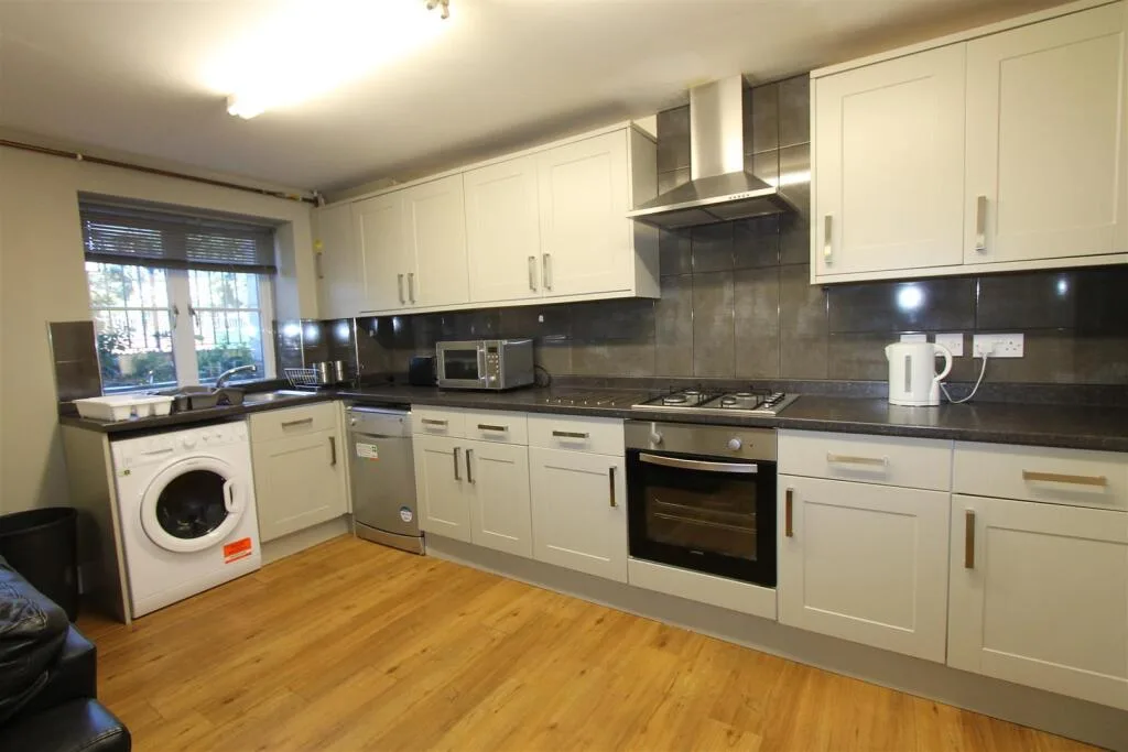 5 bedroom apartment for rent